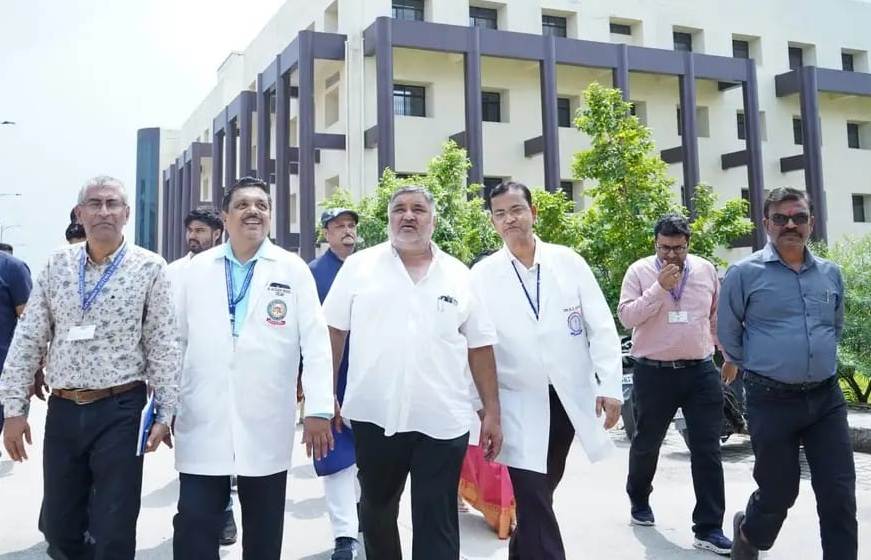 छात्रों की बात, जनप्रतिनिधि के साथ : संस्कृति मंत्री ने की मेडिकल छात्रों से चर्चा शेड निर्माण समेत अन्य मांगों पर त्वरित कार्रवाई के निर्देश